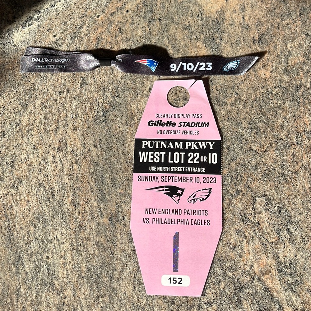 Tom Brady, memorabilia -retirement number of his shirt September cal 10, 2023